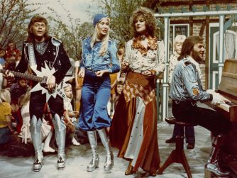 Adóelkerülés miatt giccsesek az ABBA ruhái